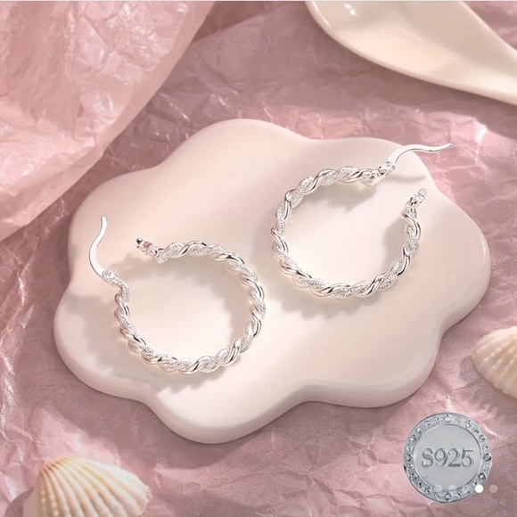 Women’s 925 Sterling Silver Twisted Mobius Hoop Earrings - NWT - Picture 6 of 6